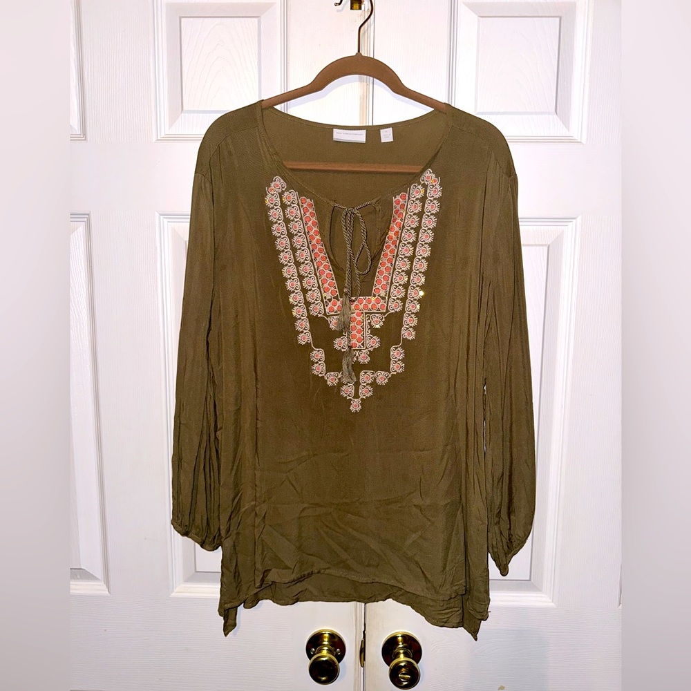 Tunic Top!!! SUPER CUTE SOFT. EXCELLENT CONDITION!! Color is Army Green!!